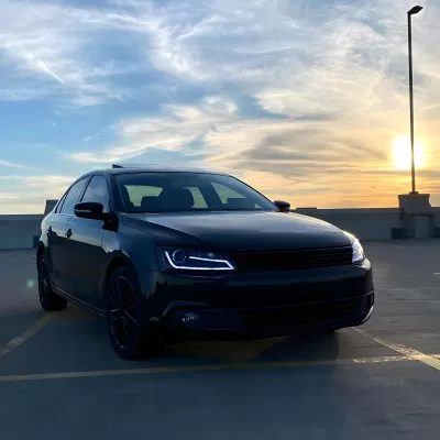 Volkswagen Jetta - 2011 to 2018 - Sedan [All] (Projector, With LED Accent Lights) (Not Compatible With OEM HID Lights) (Gloss Black) (Smoked Lens)