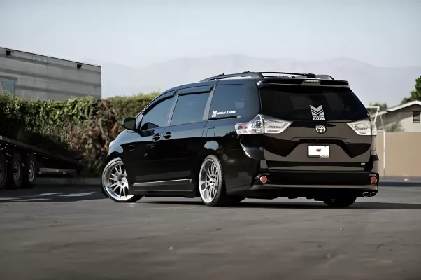 Toyota Sienna - 2011 to 2020 - Minivan [SE AWD, SE FWD] (Rolled Polished Tips) (Axle-Back)