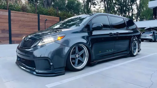 Toyota Sienna - 2015 to 2020 - Minivan [L, LE, Limited, Limited Premium, XLE, XLE Premium] with 3.5L & AWD/FWD (Black) (Sequential Turn Signal) (With Factory Halogen Bulbs) (Without Factory DRL)